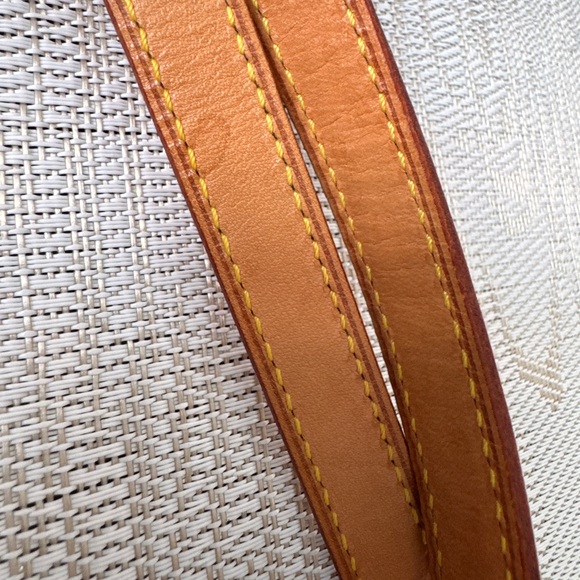 LV Vachetta Leather Shouler Strap - Picture 2 of 8